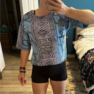 Vintage 80’s tribal totem geometric t-shirt, cropped fit, size Medium